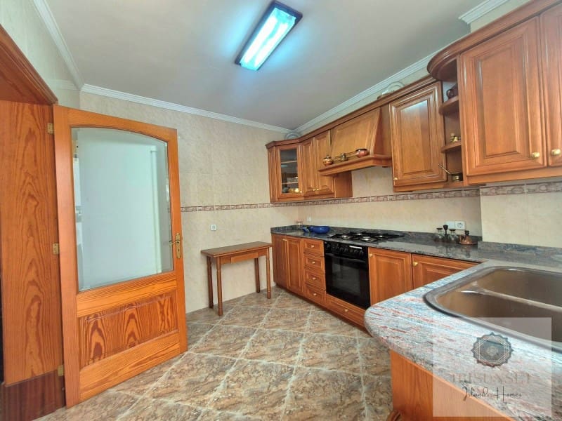 2 slaapkamer Huis te koop in Llubi met garage - € 348.000 (Ref: 9383319)