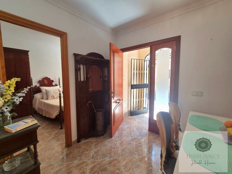 2 slaapkamer Huis te koop in Llubi met garage - € 348.000 (Ref: 9383319)