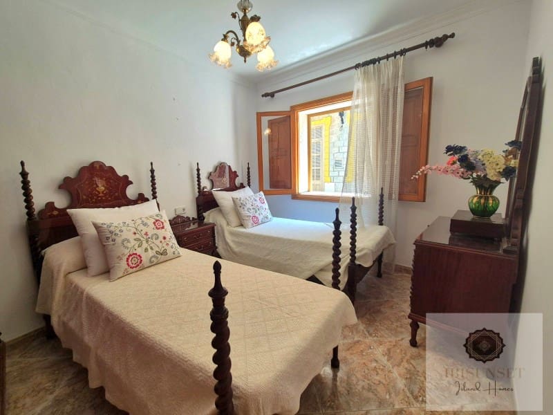 2 slaapkamer Huis te koop in Llubi met garage - € 348.000 (Ref: 9383319)