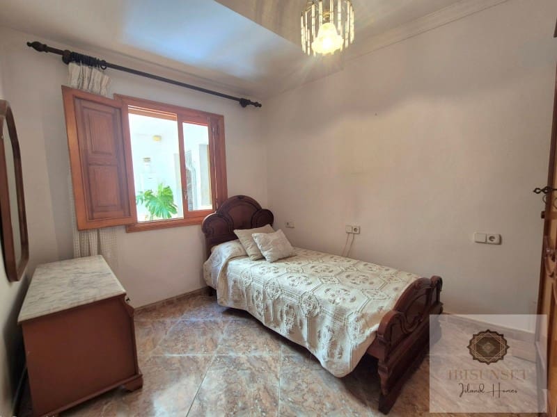 2 slaapkamer Huis te koop in Llubi met garage - € 348.000 (Ref: 9383319)