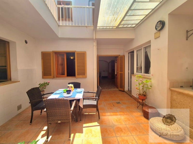 2 slaapkamer Huis te koop in Llubi met garage - € 348.000 (Ref: 9383319)