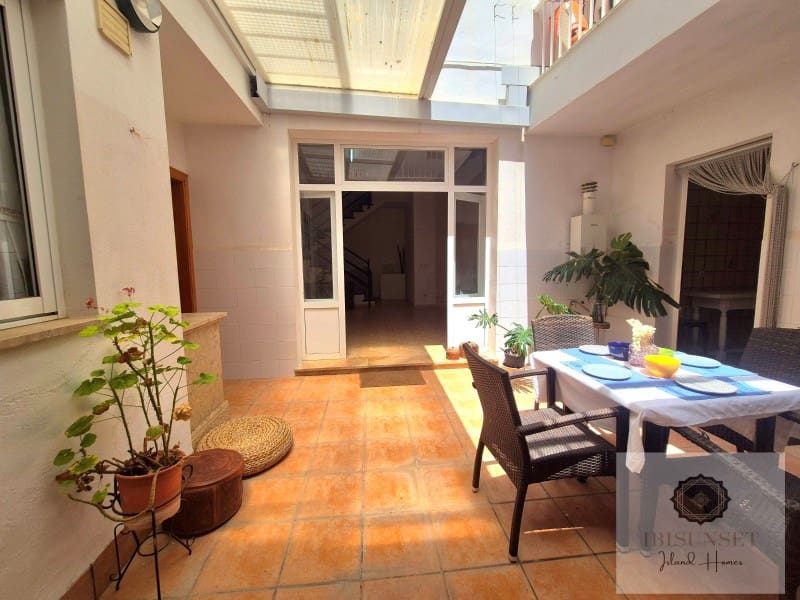 2 slaapkamer Huis te koop in Llubi met garage - € 348.000 (Ref: 9383319)