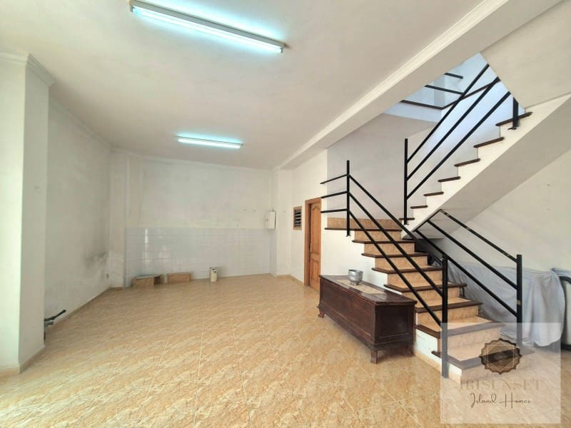 2 slaapkamer Huis te koop in Llubi met garage - € 348.000 (Ref: 9383319)