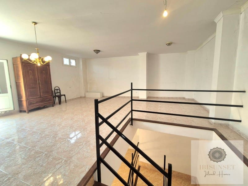 2 slaapkamer Huis te koop in Llubi met garage - € 348.000 (Ref: 9383319)