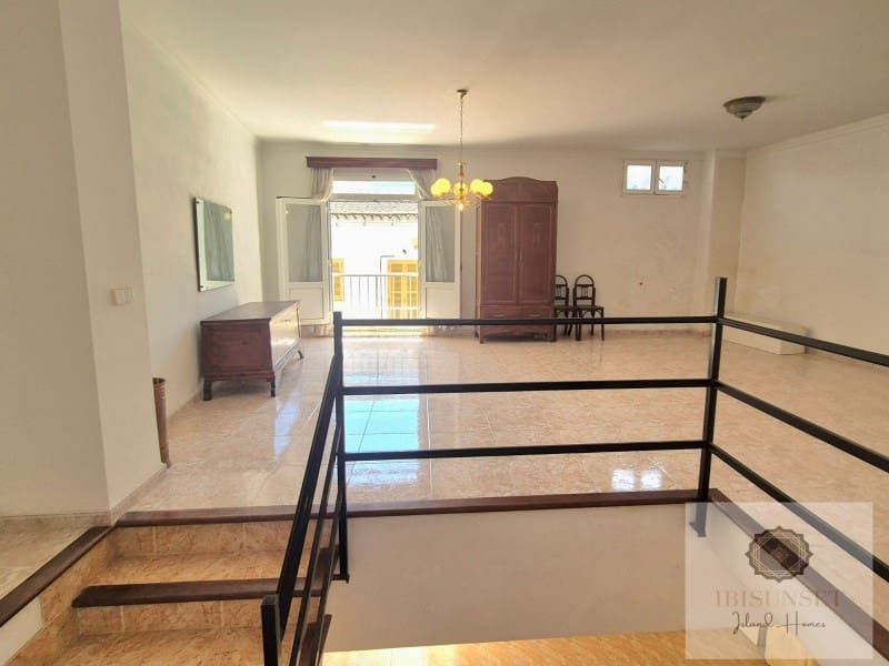 2 slaapkamer Huis te koop in Llubi met garage - € 348.000 (Ref: 9383319)