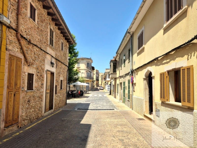 2 slaapkamer Huis te koop in Llubi met garage - € 348.000 (Ref: 9383319)