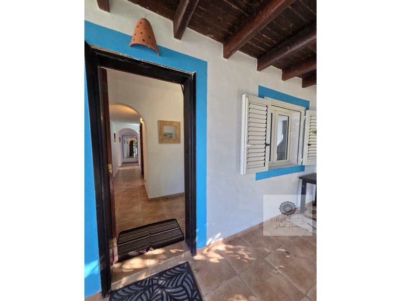 3 slaapkamer Villa te huur in Sant Antoni de Portmany met zwembad - € 2.500 (Ref: 9438150)