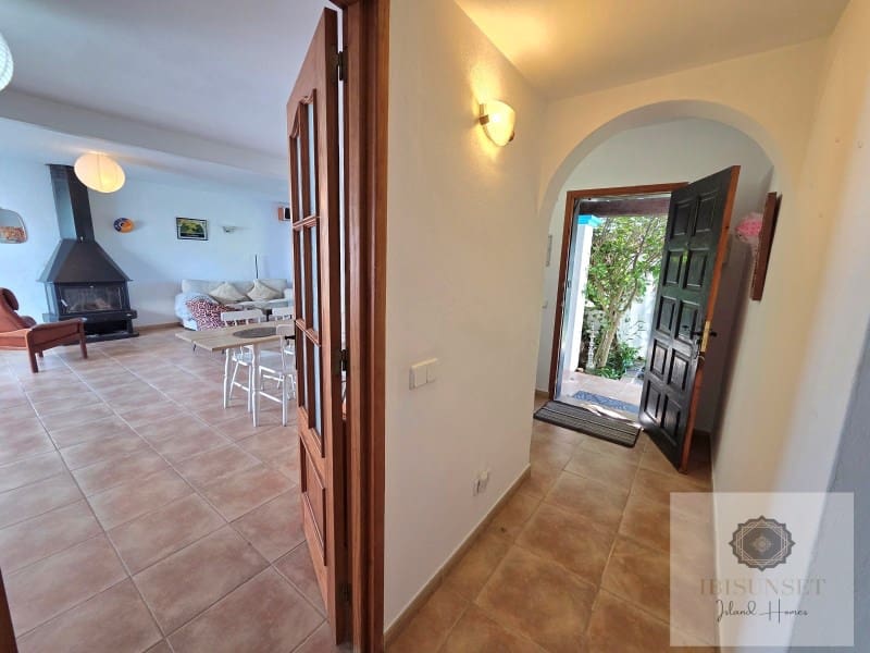 3 slaapkamer Villa te huur in Sant Antoni de Portmany met zwembad - € 2.500 (Ref: 9438150)