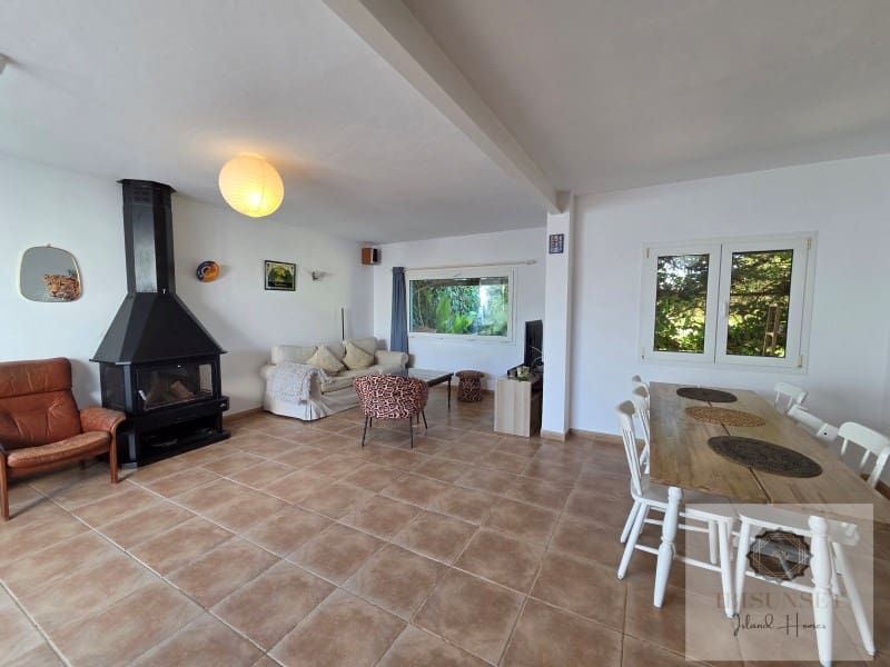 3 slaapkamer Villa te huur in Sant Antoni de Portmany met zwembad - € 2.500 (Ref: 9438150)