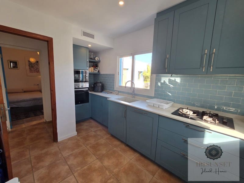 3 slaapkamer Villa te huur in Sant Antoni de Portmany met zwembad - € 2.500 (Ref: 9438150)