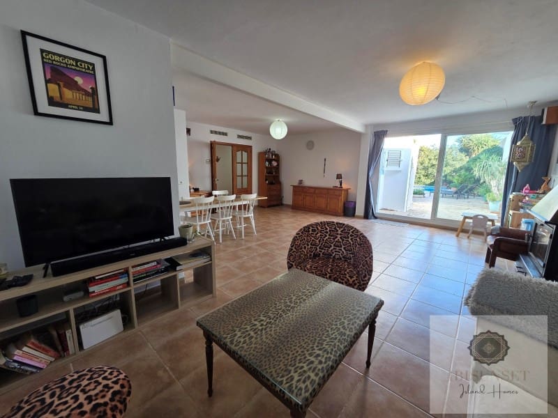 3 slaapkamer Villa te huur in Sant Antoni de Portmany met zwembad - € 2.500 (Ref: 9438150)