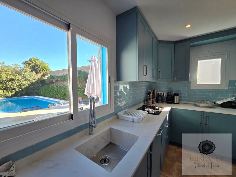 3 slaapkamer Villa te huur in Sant Antoni de Portmany met zwembad - € 2.500 (Ref: 9438150)