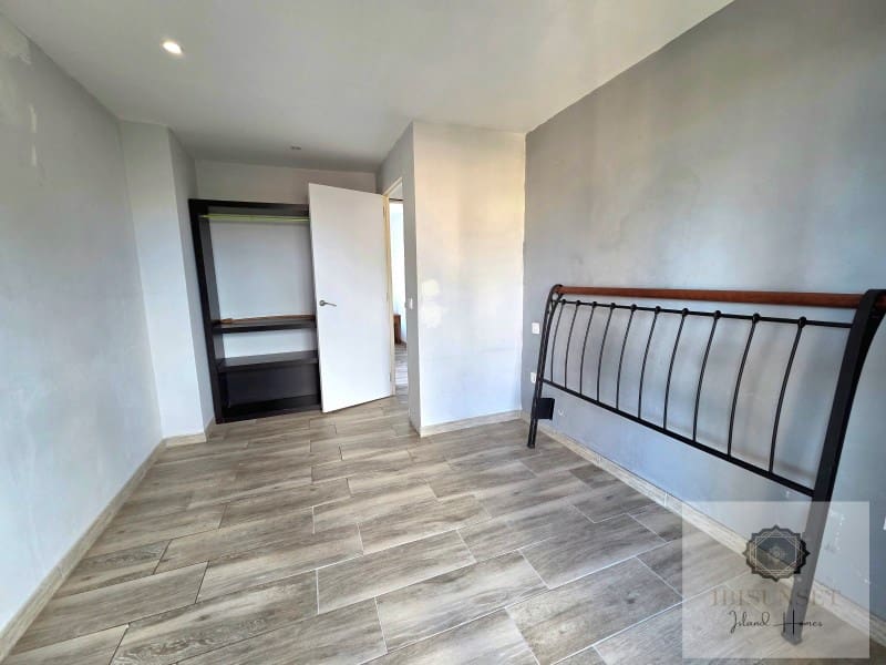 2 bedroom Apartment for sale in Cala Millor - € 208,000 (Ref: 9438151)