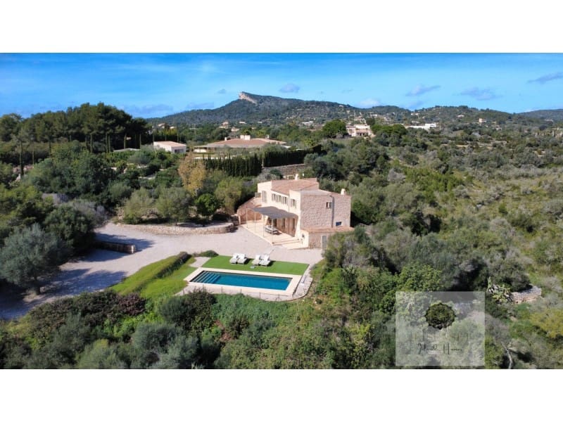 4 bedroom Villa for sale in Calas de Mallorca with pool garage - € 2,250,000 (Ref: 9686328)