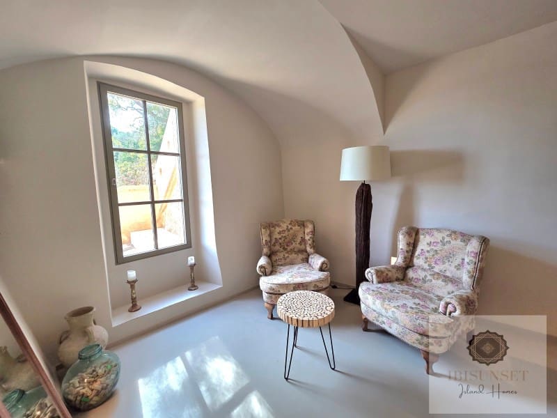 4 bedroom Villa for sale in Calas de Mallorca with pool garage - € 2,250,000 (Ref: 9686328)