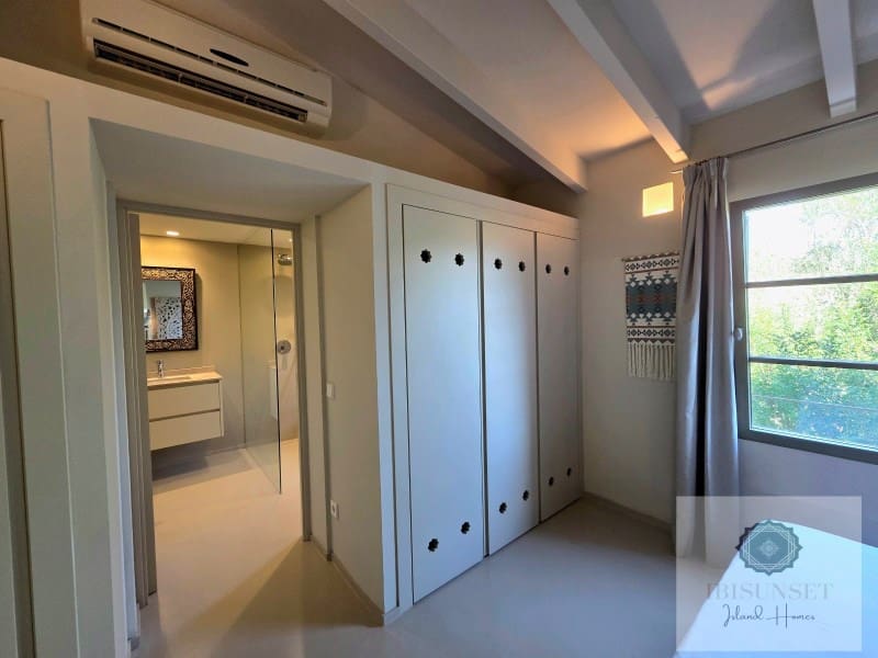 4 bedroom Villa for sale in Calas de Mallorca with pool garage - € 2,250,000 (Ref: 9686328)