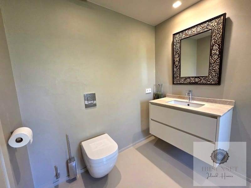 4 bedroom Villa for sale in Calas de Mallorca with pool garage - € 2,250,000 (Ref: 9686328)