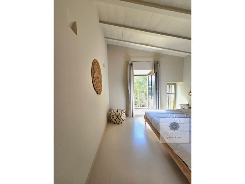 4 bedroom Villa for sale in Calas de Mallorca with pool garage - € 2,250,000 (Ref: 9686328)