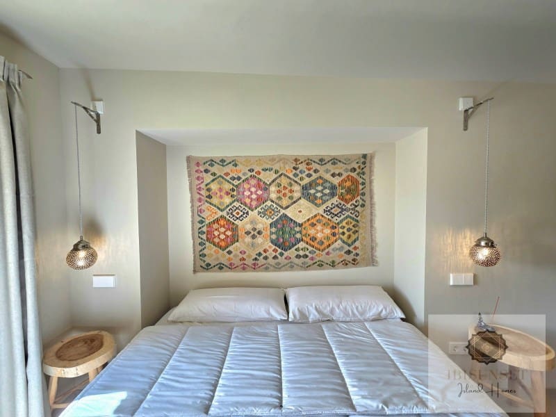 4 bedroom Villa for sale in Calas de Mallorca with pool garage - € 2,250,000 (Ref: 9686328)