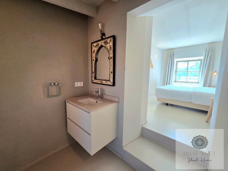 4 bedroom Villa for sale in Calas de Mallorca with pool garage - € 2,250,000 (Ref: 9686328)