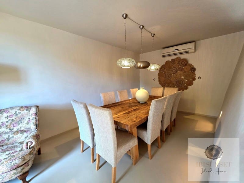 4 bedroom Villa for sale in Calas de Mallorca with pool garage - € 2,250,000 (Ref: 9686328)