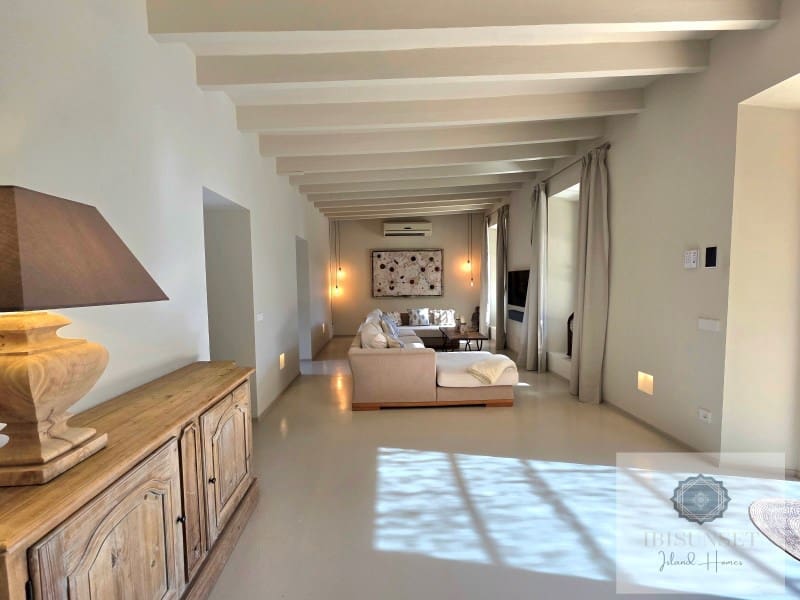 4 bedroom Villa for sale in Calas de Mallorca with pool garage - € 2,250,000 (Ref: 9686328)