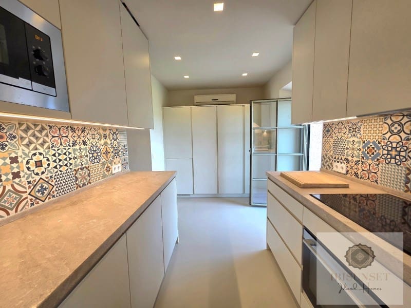 4 bedroom Villa for sale in Calas de Mallorca with pool garage - € 2,250,000 (Ref: 9686328)