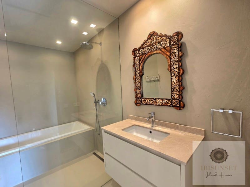 4 bedroom Villa for sale in Calas de Mallorca with pool garage - € 2,250,000 (Ref: 9686328)