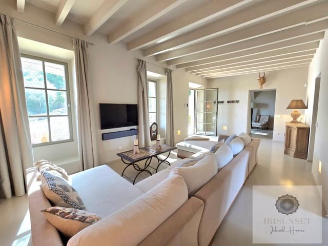 4 bedroom Villa for sale in Calas de Mallorca, Manacor with pool garage - € 2,250,000 (Ref: 9686328)