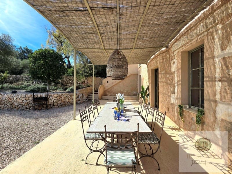 4 bedroom Villa for sale in Calas de Mallorca with pool garage - € 2,250,000 (Ref: 9686328)