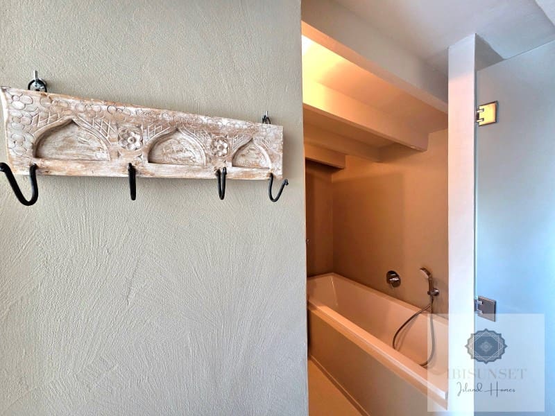 4 bedroom Villa for sale in Calas de Mallorca with pool garage - € 2,250,000 (Ref: 9686328)