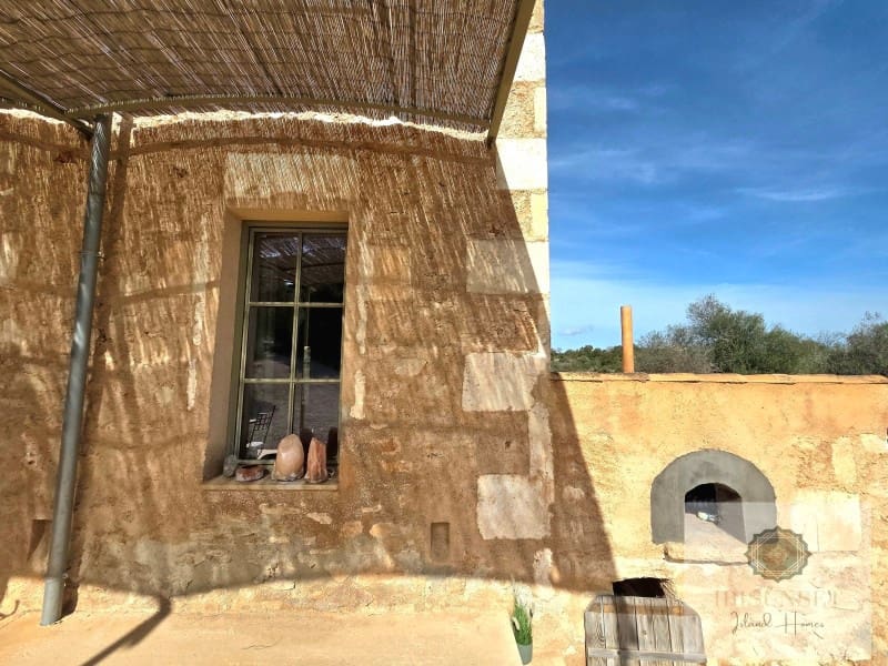 4 bedroom Villa for sale in Calas de Mallorca with pool garage - € 2,250,000 (Ref: 9686328)