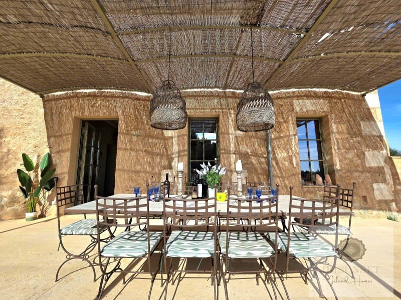 4 bedroom Villa for sale in Calas de Mallorca with pool garage - € 2,250,000 (Ref: 9686328)