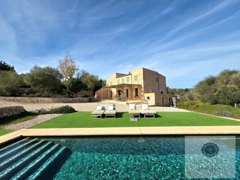 4 bedroom Villa for sale in Calas de Mallorca with pool garage - € 2,250,000 (Ref: 9686328)