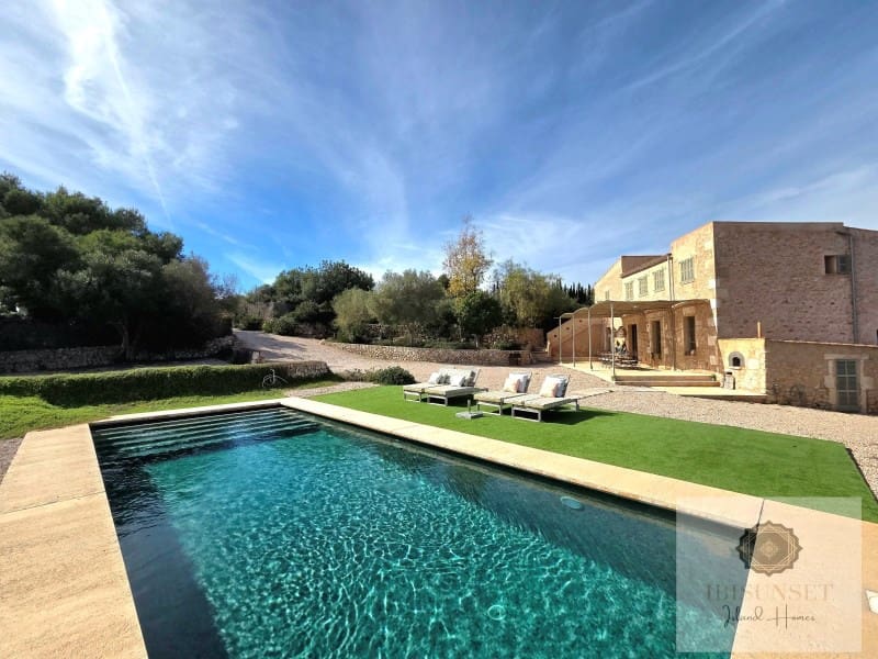 4 bedroom Villa for sale in Calas de Mallorca with pool garage - € 2,250,000 (Ref: 9686328)