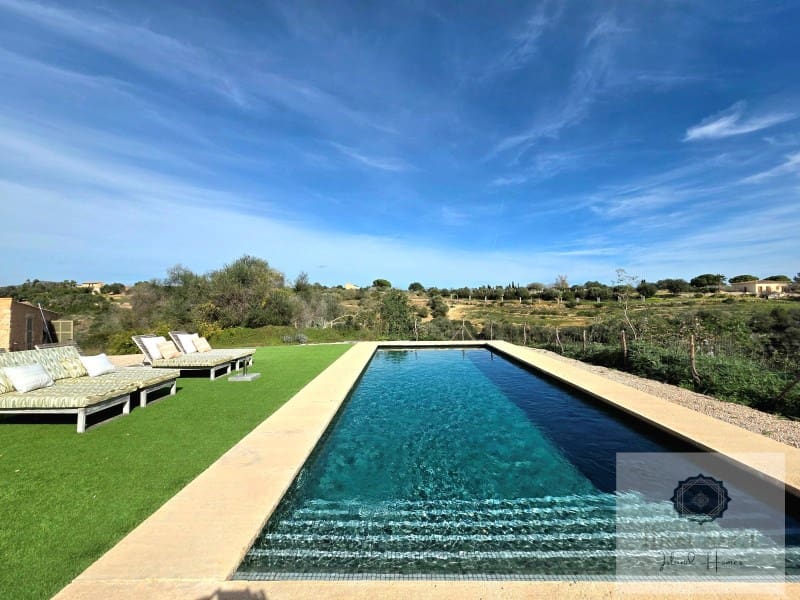 4 bedroom Villa for sale in Calas de Mallorca with pool garage - € 2,250,000 (Ref: 9686328)