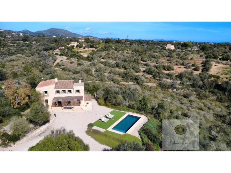 4 bedroom Villa for sale in Calas de Mallorca with pool garage - € 2,250,000 (Ref: 9686328)