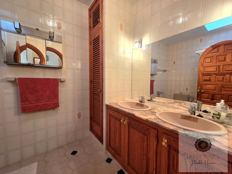 2 soveværelse Lejlighed til leje i Sant Agusti des Vedra - € 2.000 (Ref: 9747789)