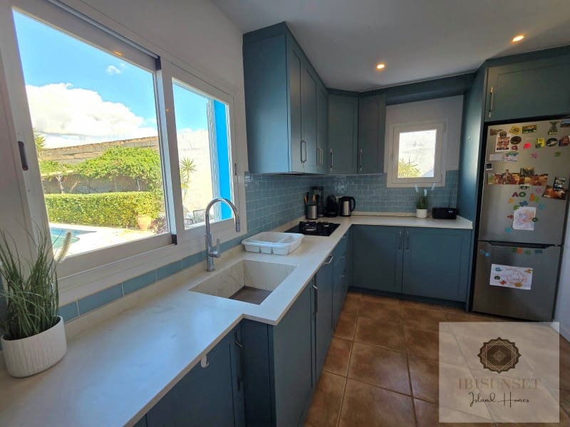 3 sypialnia Willa na sprzedaż w Sant Antoni de Portmany z basenem - 796 000 € (Ref: 9758845)