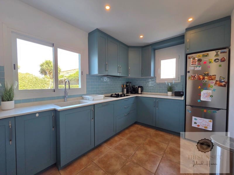 3 sypialnia Willa na sprzedaż w Sant Antoni de Portmany z basenem - 796 000 € (Ref: 9758845)