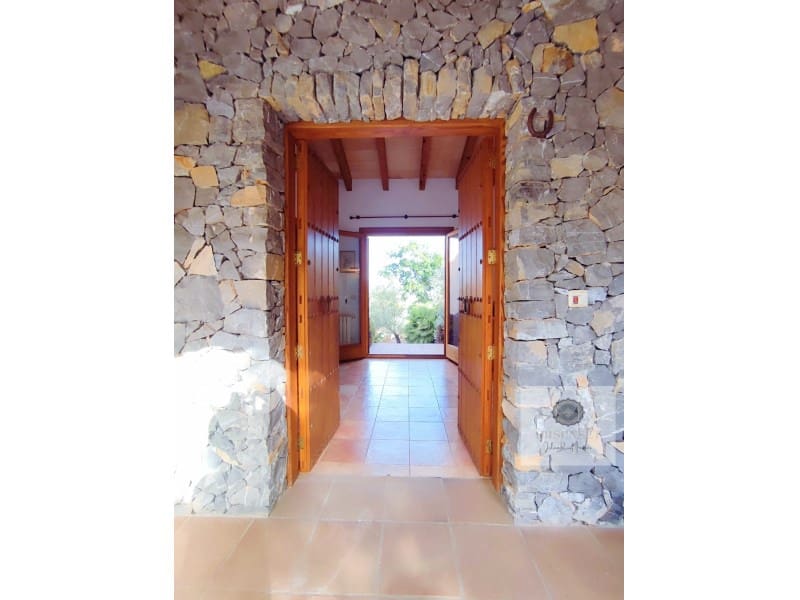 3 bedroom Finca/Country House for sale in Capdepera with garage - € 849,000 (Ref: 9865119)
