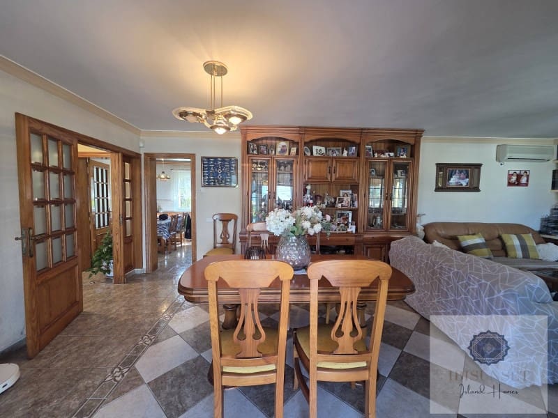 4 soverom Villa til salgs i Llucmajor med svømmebasseng garasje - € 1 380 000 (Ref: 9873424)
