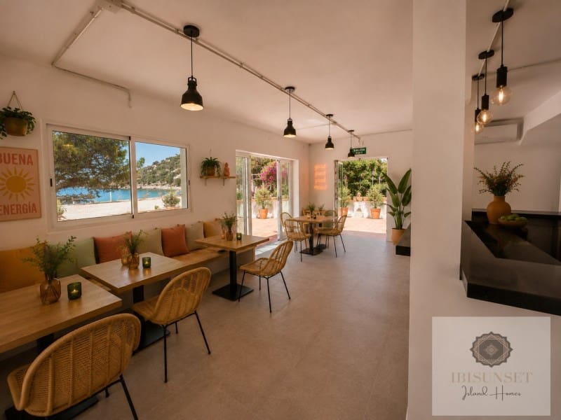 Commercieel te koop in Cala Vadella - € 1.320.000 (Ref: 9890296)