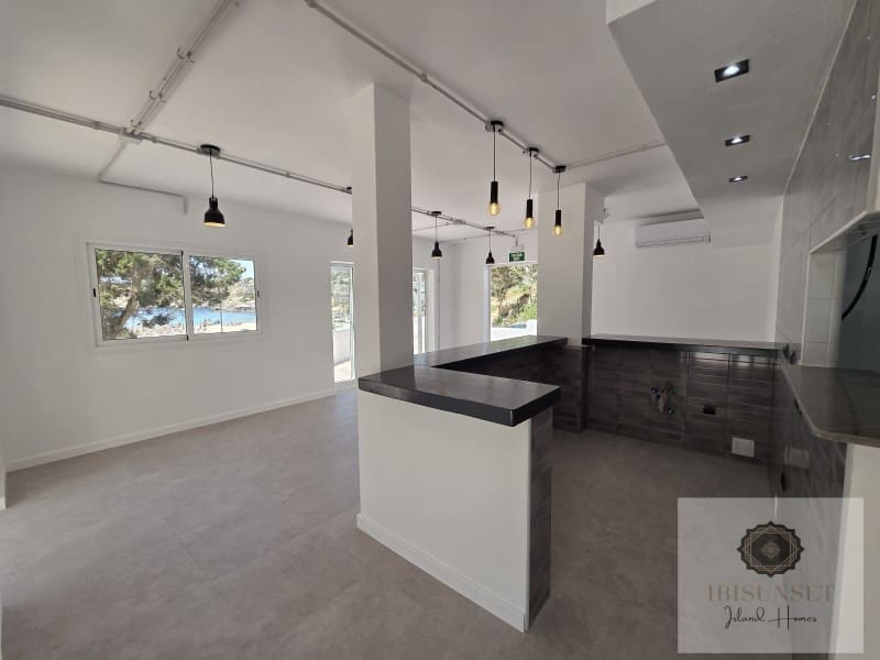 Commercieel te koop in Cala Vadella - € 1.320.000 (Ref: 9890296)