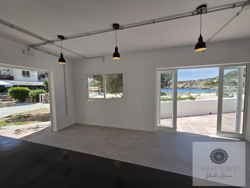 Commercieel te koop in Cala Vadella - € 1.320.000 (Ref: 9890296)