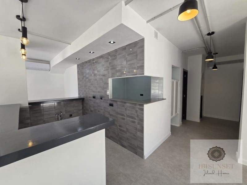 Commercieel te koop in Cala Vadella - € 1.320.000 (Ref: 9890296)