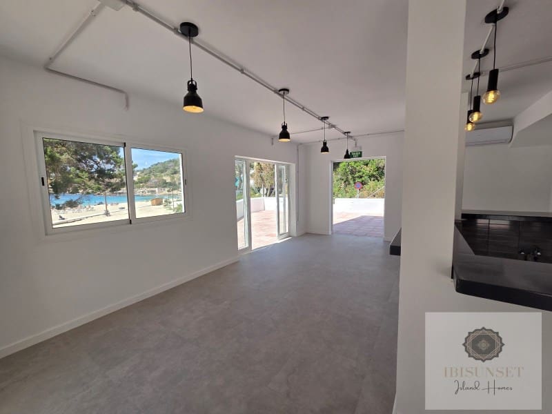 Commercieel te koop in Cala Vadella - € 1.320.000 (Ref: 9890296)