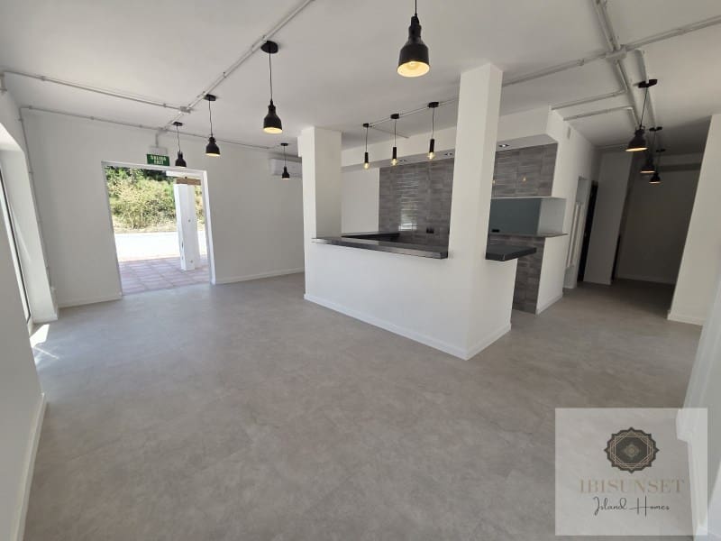 Commercieel te koop in Cala Vadella - € 1.320.000 (Ref: 9890296)