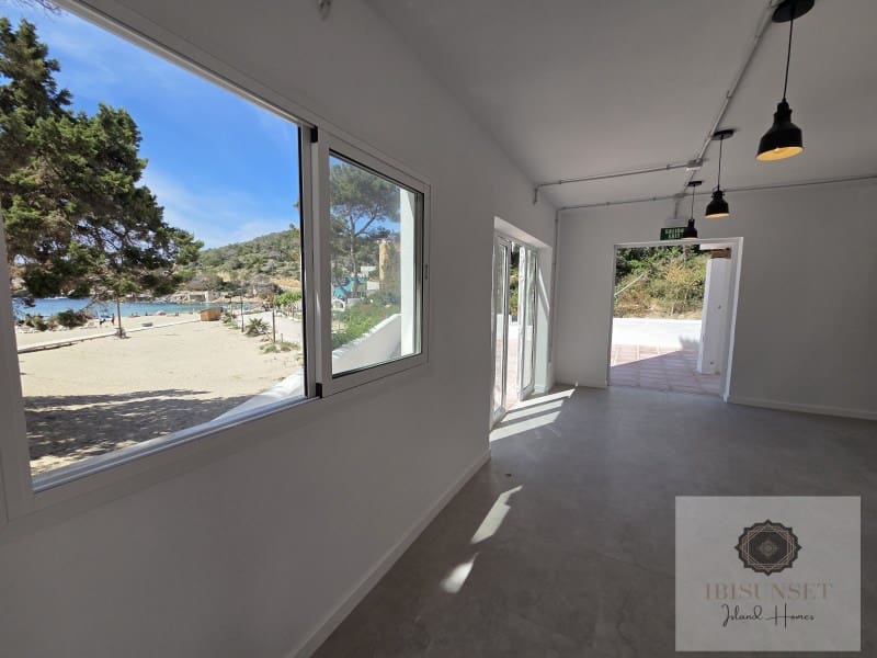 Commercieel te koop in Cala Vadella - € 1.320.000 (Ref: 9890296)