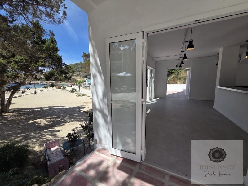 Commercieel te koop in Cala Vadella - € 1.320.000 (Ref: 9890296)